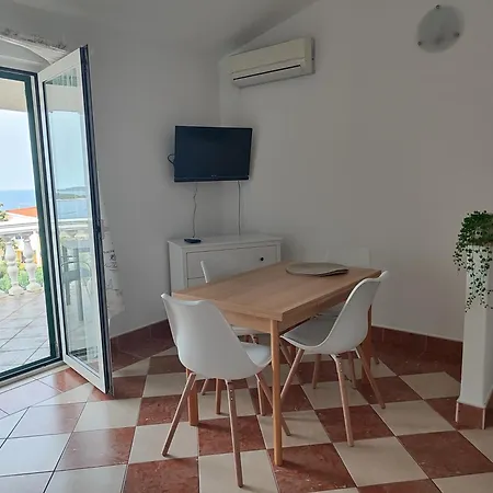 Rubi 4 Appartement Primošten